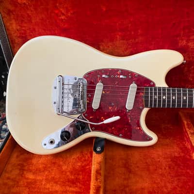 Fender Mustang - 1966 - Olympic White - All Original w/OHSC image 4
