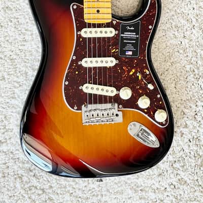Mint Fender American Professional II Stratocaster, Sunburst with Case 7 lbs 11.8 oz image 8
