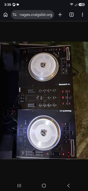 Numark NS7 with Rolling Flight Case Black image 1
