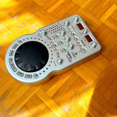 Behringer DFX-69 Tweakalizer - High-End DJ Effects Processor and Sampler with Real-Time Control! image 3