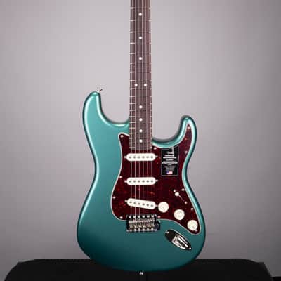 Fender American Professional Classic Stratocaster - Faded Sherwood Green Metallic with Rosewood Fingerboard, Includes Deluxe Gig Bag image 2