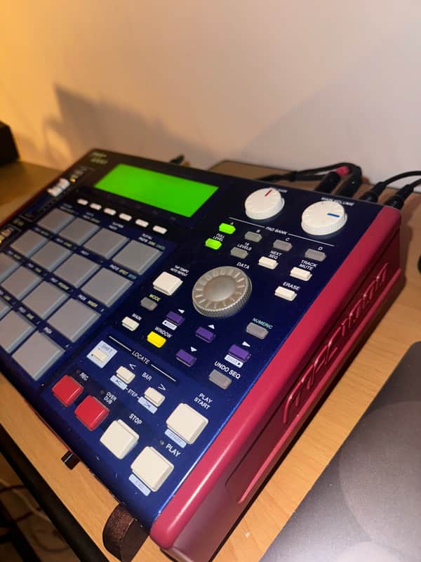 Akai MPC1000 Music Production Center 2004 - 2013 - Blue image 1