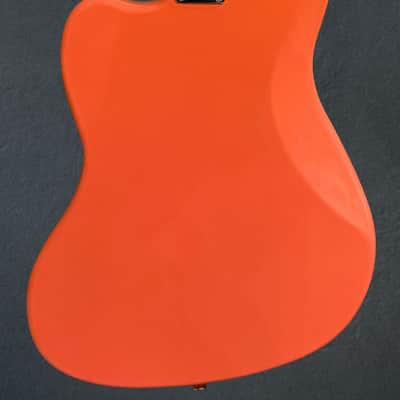 Squier Classic Vibe 60's Jazzmaster - Tahitian Coral image 4