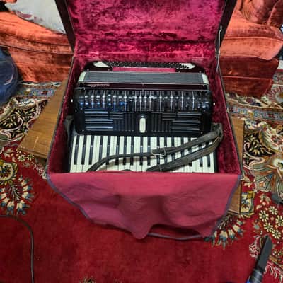 Covella Made In Italy Piano Accordion 41/120 W Straps And Case image 10