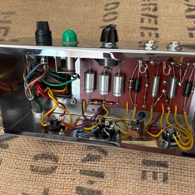 5F1 Tweed Champ chassis clone image 2