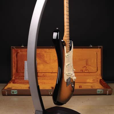 Fender 2004 Custom Shop Custom Classic Player Stratocaster in 2-Tone Sunburst with 3x Lindy Fralin Blues Special Pickups, Premium Ash Body, Lightly Figured Maple Neck, 9.5" Radius, Modern "C" Neck Profile, Sperzel Trim-Lok Tuners & Abalone Dot Inlays image 5