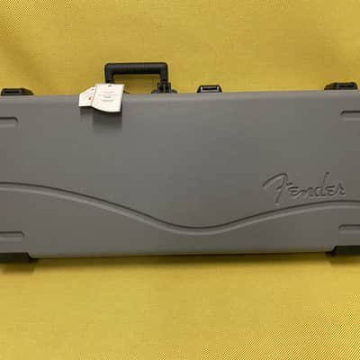 099-6102-324 Fender Deluxe Molded Strat/Tele Guitar Case Silver/Blue image 3