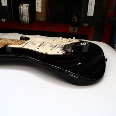 Immagine Fender American Series VG Stratocaster with Maple Fretboard 2007 - 2009 - Black - 11