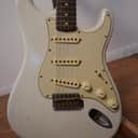 Fender Custom Shop Willcutt True '62 Stratocaster Journeyman Relic Olympic White 59 C - R114720-7.80 lbs
