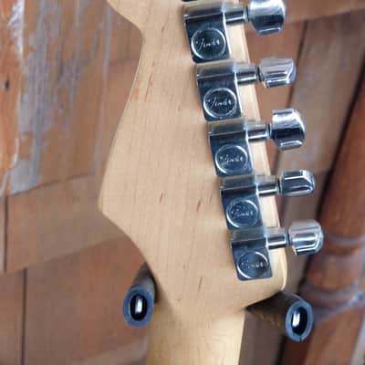 Fender Strat Sunburst made in mexico with original hardshell case 2005 - Sunburst image 9