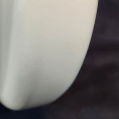 Squier Paranormal Cyclone, Laurel Fingerboard, Tortoiseshell Pickguard, Pearl White image 11