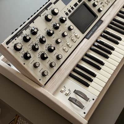 Moog Minimoog Performer Voyager - Limited Edition White 2013 - Limited Edition White image 6