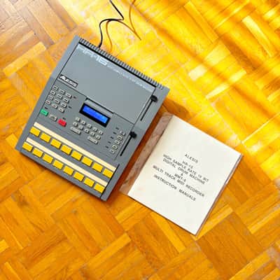 Alesis HR-16 High Sample Rate 16-Bit Drum Machine with original manual + original p.supply and blue led display! image 16