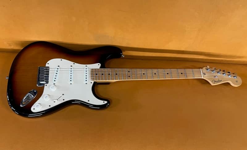 Fender American Standard Stratocaster with Maple Fretboard 1998 - 2000 - 3-Color Sunburst image 1