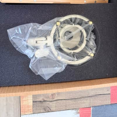 Soyuz Microphones 017 FET Large Diaphragm Cardioid Condenser Microphone 2019 - 2021 - Cream / Brass image 11