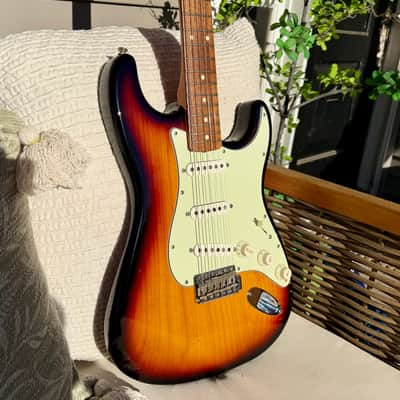 1998 Fender Classic Series '60s Stratocaster Rosewood Fretboard 3TSB, Equipped with Proper Passive image 1