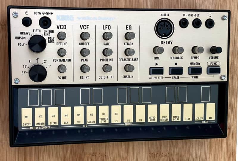 Korg Volca Keys, compact 3 voice analog synthesizer and sequencer synth Excellent Condition image 1