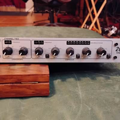 dbx 266xs Dual-Channel Compressor / Gate 2010s - Silver image 2