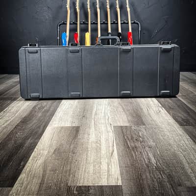 Fender TSA 002 Molded ABS Hard Shell Bass Guitar Case image 4