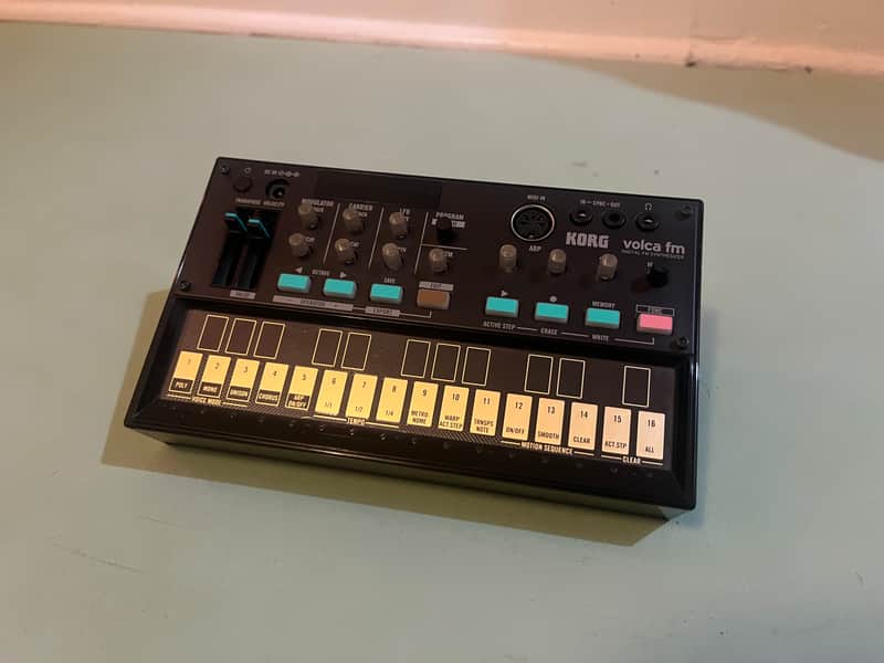 Korg Volca FM Digital FM Synthesizer/Sequencer