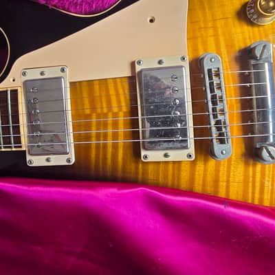 Gibson Les Paul 2004 - Classic sunburst finish featuring a highly figured flame maple top. image 3