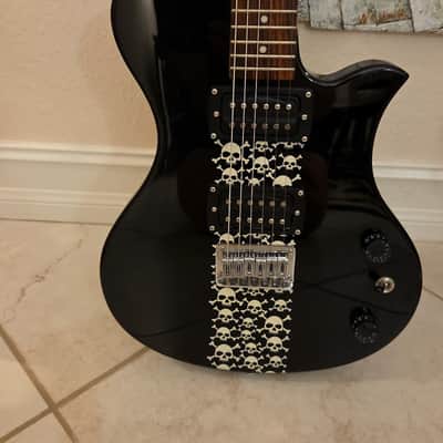 First Act ME543, Black with skulls, VG image 2