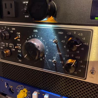 Universal Audio 6176 Channel Strip with mic pre, EQ and compressor preamp image 4