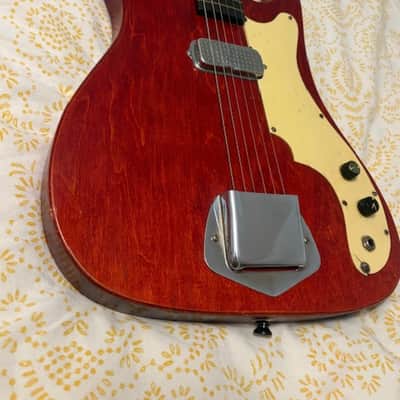 Silvertone 1410 wishbone 1963 - Red stain image 4