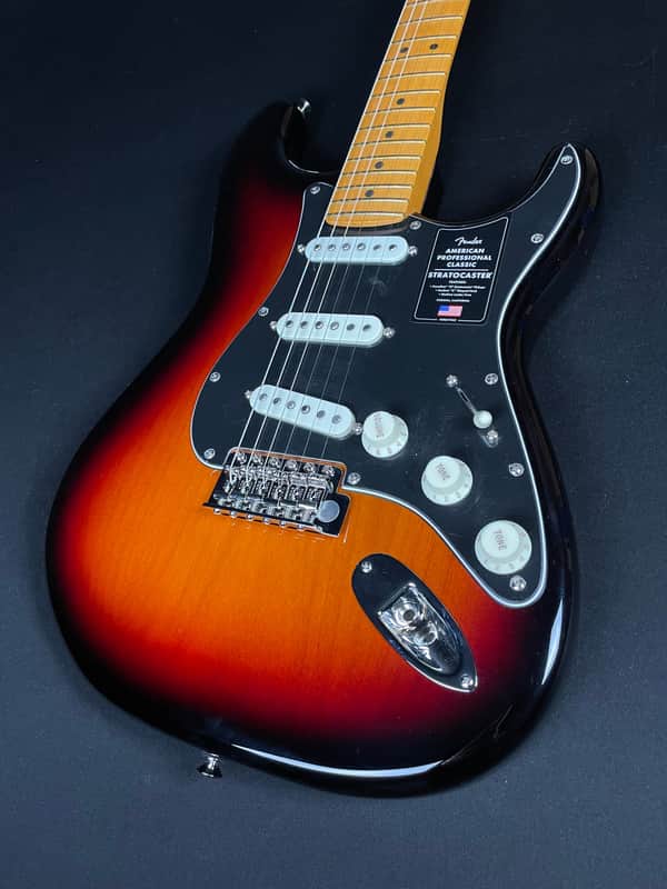 Fender American Professional Classic Stratocaster - 3-Color Sunburst image 1