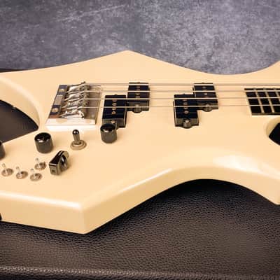 B.C. Rich Warlock Bass 1986 MIJ + Brand New Hardshell Case image 20