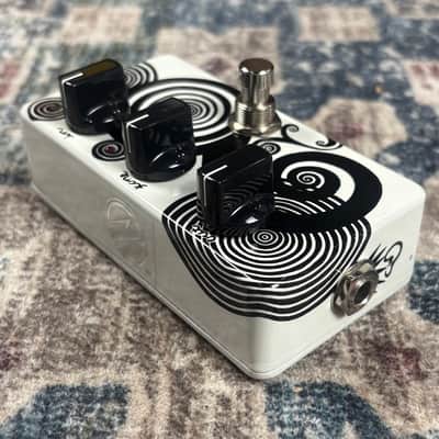 Zvex Octane 3 Octave 1 of 1 Hand Painted Fuzz Guitar Effect Pedal W/ Original Box! image 6