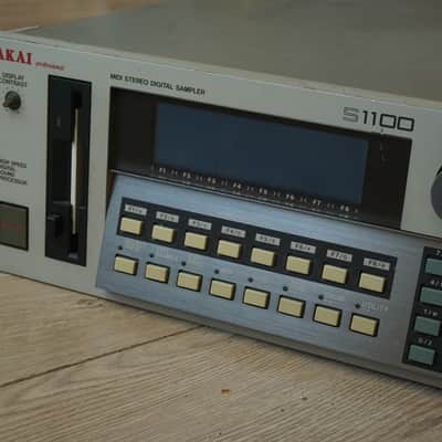 Akai S1100 MIDI Stereo Digital Sampler 1990 - White