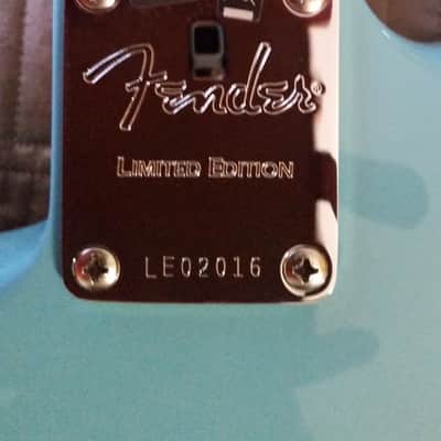 Fender FSR American Vintage '62 Stratocaster 2011 Tropical Turquoise image 8