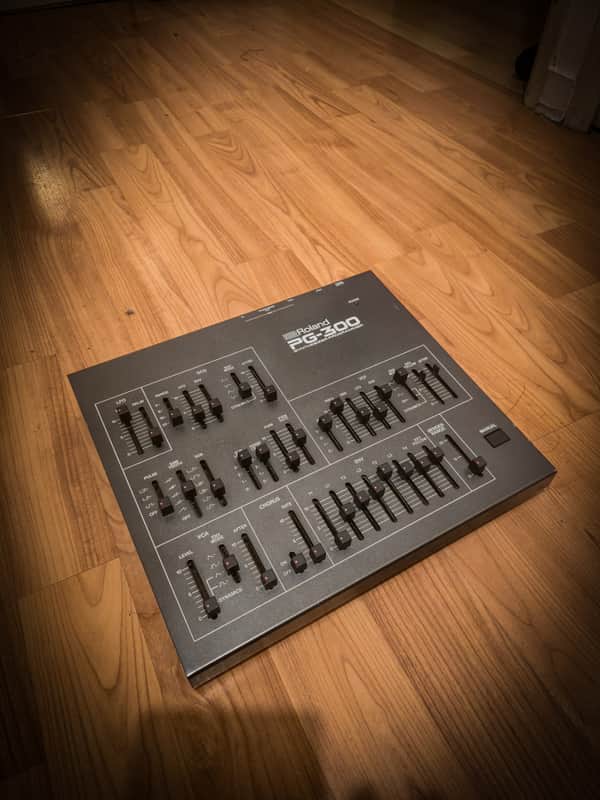 Roland Pg 300 1985 image 1