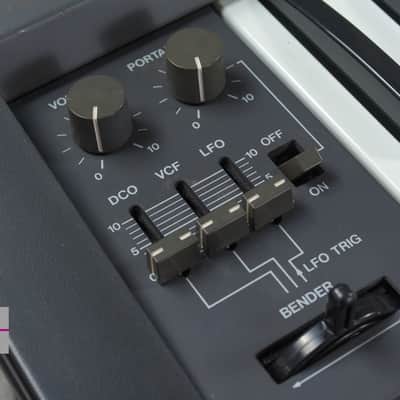 Roland JUNO-106 Programmable Polyphonic Synthesizer in Good condition image 7