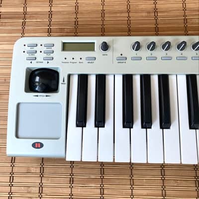 Novation ReMOTE 25 LE • USB MIDI Controller Keyboard • 25-Key • with box, power adapter + usb cable image 5