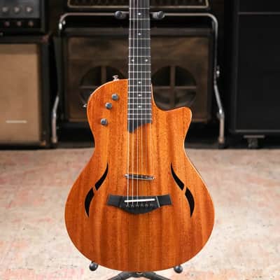 Taylor T5z Classic Hollowbody Electric Guitar with Gig Bag image 3