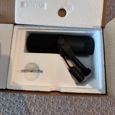 Shure SM7B Cardioid Dynamic Microphone 2001 - Present - Black image 2