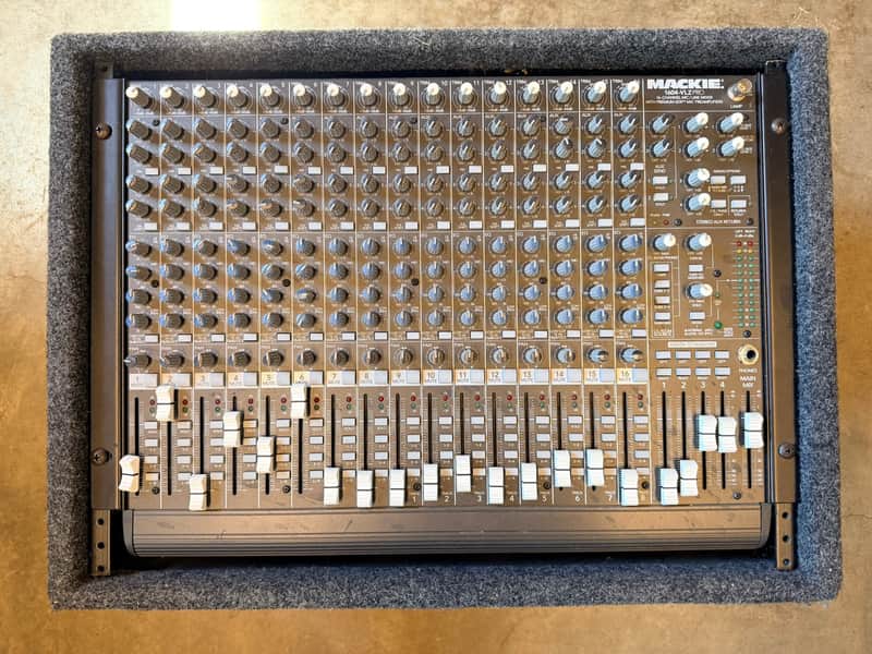 Mackie 1604-VLZ Pro 16-Channel Mic / Line Mixer