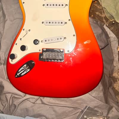 Loaded Fender Player plus 2023 - Tequila sunrise