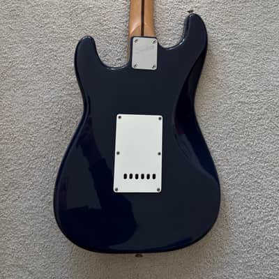 Squier  Strat Affinity  2008-09 - Deep blue image 3