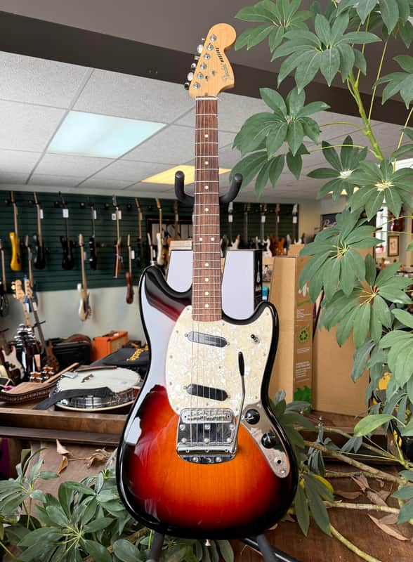 Fender American Performer Mustang with Rosewood Fretboard 2018 - Present - 3-Tone Sunburst