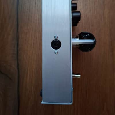 Electro Harmonix Tube EQ Analog Parametric / Shelving EQualizer 2009 - 2017 - Siver / Pink image 3