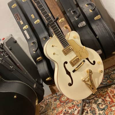 Gretsch G6136T-59 Vintage Select '59 Falcon with Bigsby 2016 - Present - Vintage White image 1