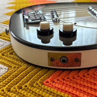 Danelectro Longhorn Shortscale Bass - 1990’s Early Reissue! - Original and Rare Tweed Case! - Beautiful Bass in Great Condition! - image 10