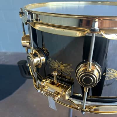 ~RARE!~ DW Collector's Series 6.5x14" Engraved Floral Black Nickel Over Brass Snare Drum w/ Gold Hardware image 5