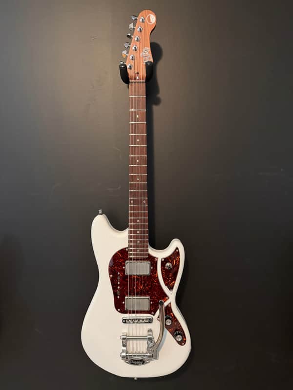 Aslan Guitars White Pearl 2021-Present - White image 1