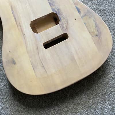 Double Cutaway Basswood Guitar Body with One Humbucker Pickup Route image 3