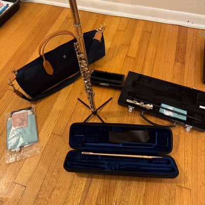 Yamaha YFL-222 Standard Flute w/ extra b foot joint image 5