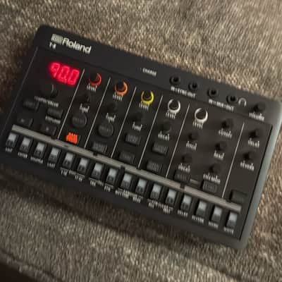 Roland T-8 AIRA Compact Beat Machine 2022 - Present - Black image 2